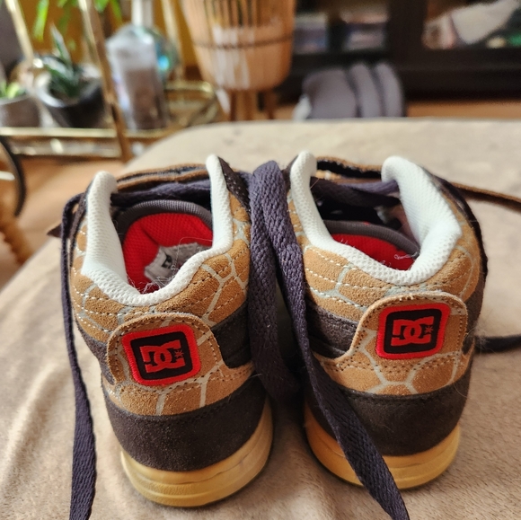 DC size 5 giraffe print high top shoes - Picture 2 of 4